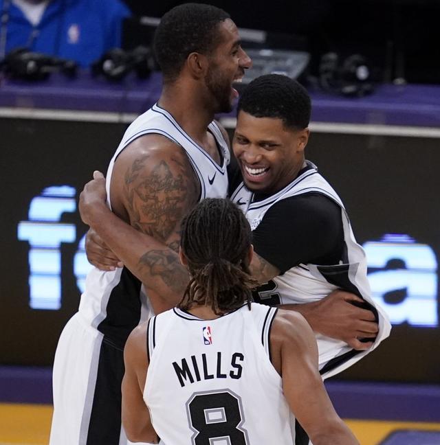 提振士气的 提振士气的